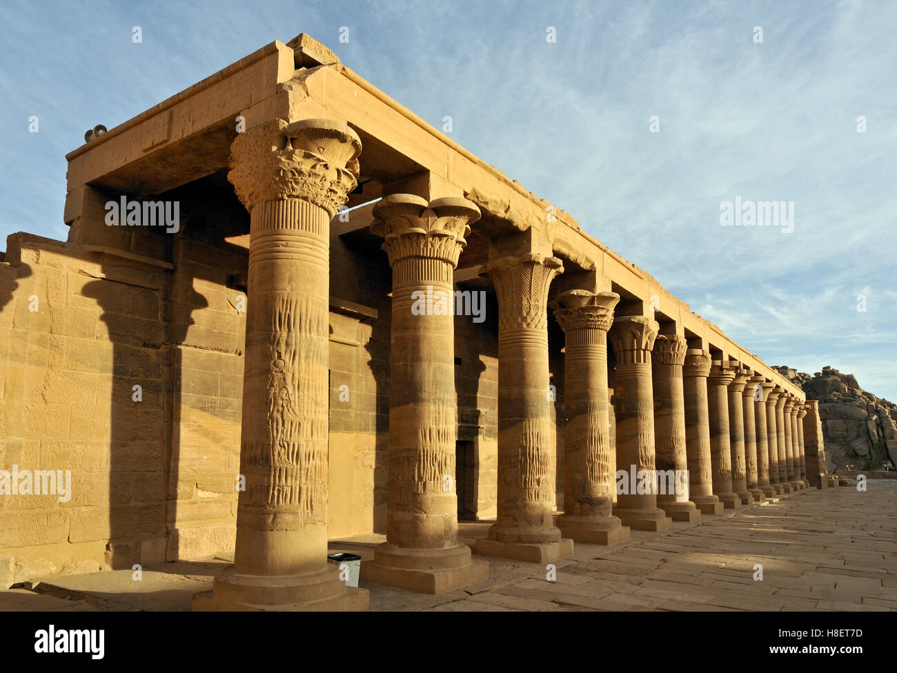 Colonnade de l'Est au Temple d'Isis sur l'île de Philae, Lac Nasser près d'Assouan, Egypte, Afrique du Nord Banque D'Images