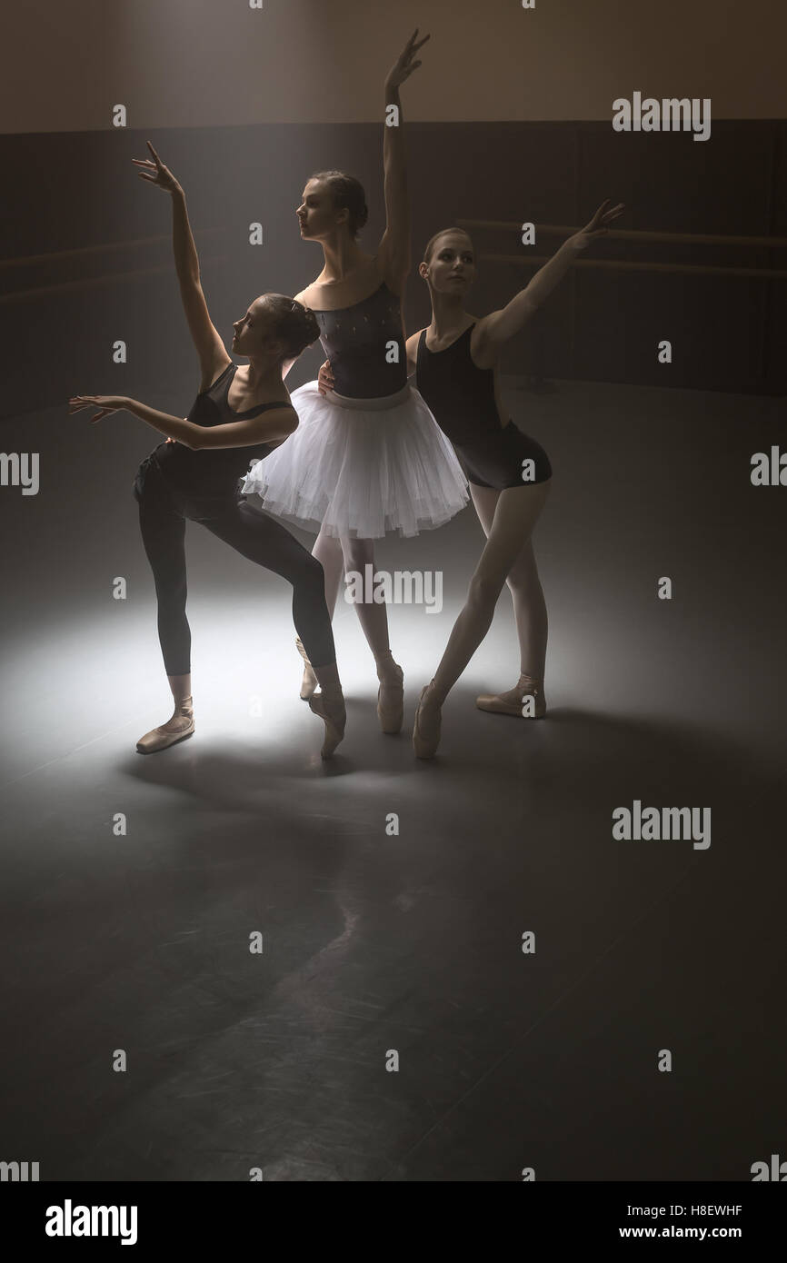 Trio de danseurs de ballet Banque D'Images