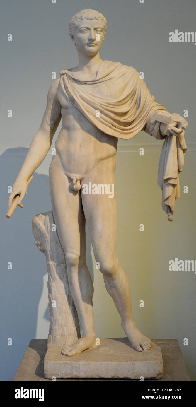 La figure masculine, restauré en tant qu'empereur Tibère (42 BC-37). 2ème ANNONCE de siècle. Musée Archéologique National, Naples. L'Italie. Banque D'Images