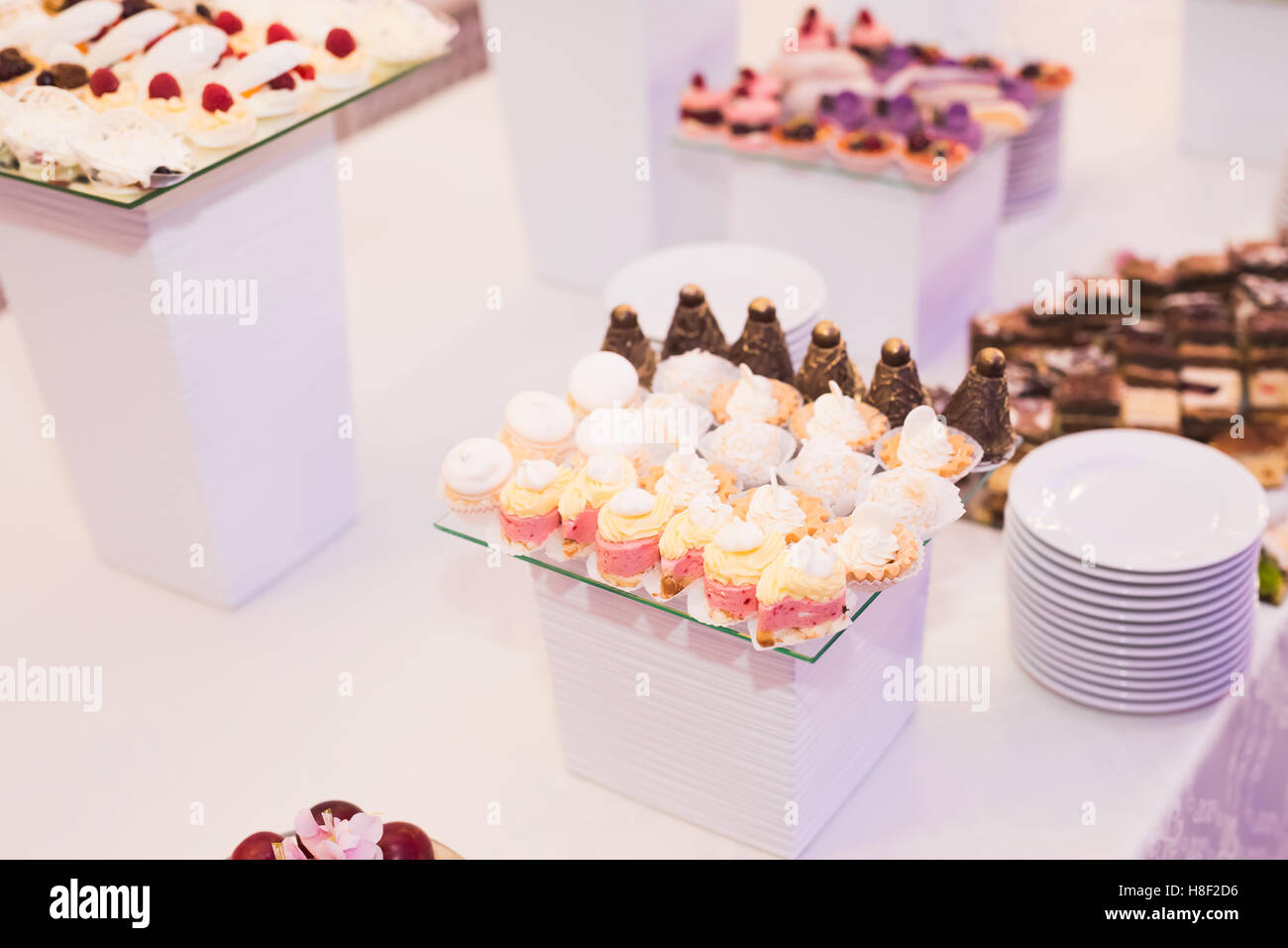 Buffet avec une variété de délicieux gâteaux, des idées de l'alimentation, de la célébration Banque D'Images