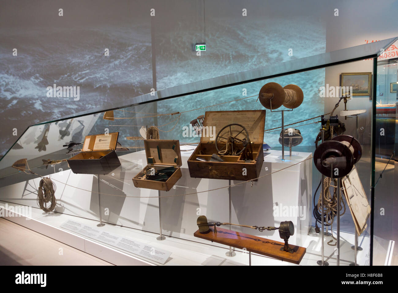 Nautique historique et des instruments de navigation au Danish Maritime Museum (M/S pour Søfart Museet) à Elseneur / Helsingør, au Danemark. Banque D'Images