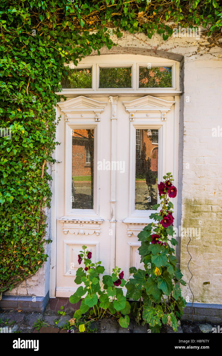 Allemagne, Schleswig Holstein, Dithmarschen, Wesselburen, porte idyllique Banque D'Images