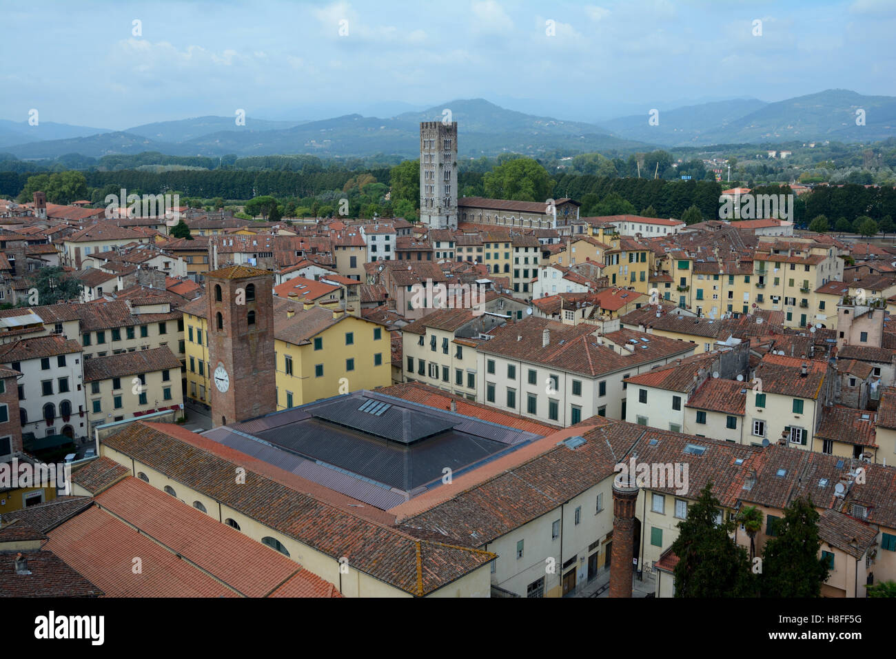 Lucca, Italie - 5 septembre 2016 : vue sur la vieille ville de Lucques en Italie. Banque D'Images