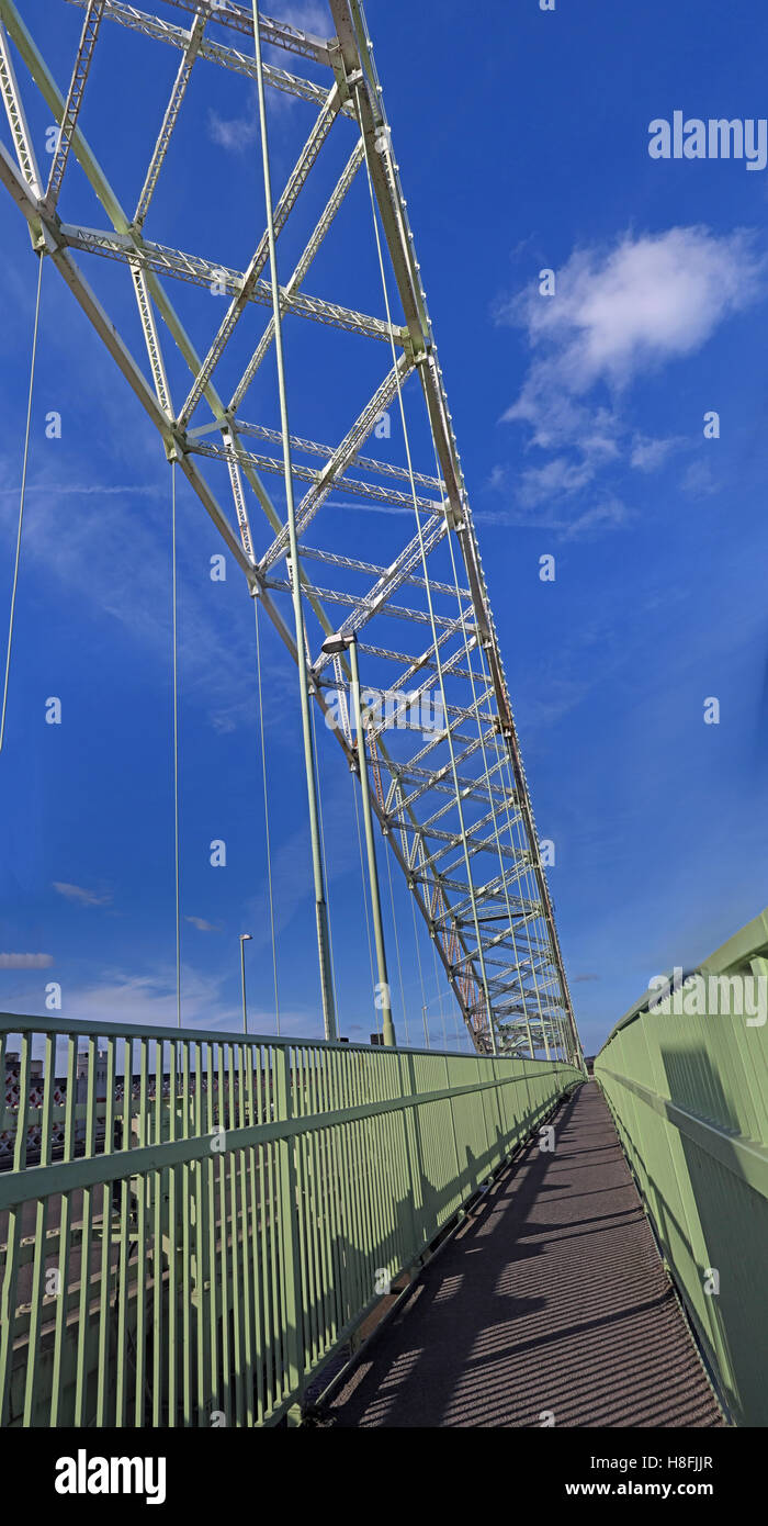 Runcorn à Widnes Silver Jubilee Road Bridge, A533, Halton, Cheshire, England, UK Banque D'Images