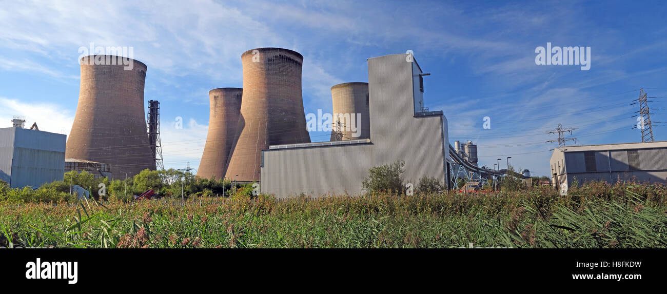 Fiddlers Ferry Power Station Towers,Warrington,Cheshire,Angleterre,Royaume-Uni - hors service depuis 2020 Banque D'Images