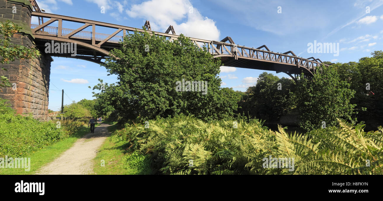Pont cantilever,Manchester Ship Canal Latchford, Warrington, Cheshire, England, UK Banque D'Images