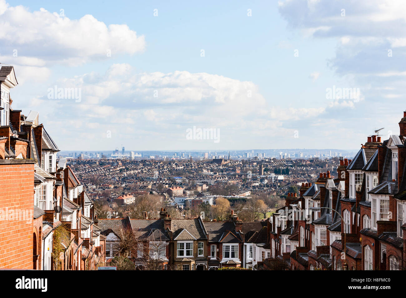 LONDON, UK Une vue de l'Est de Londres à partir de Muswell Hill, un jour d'hiver. Les terrasses victoriennes de Muswell Hill peut être vu dans le Banque D'Images