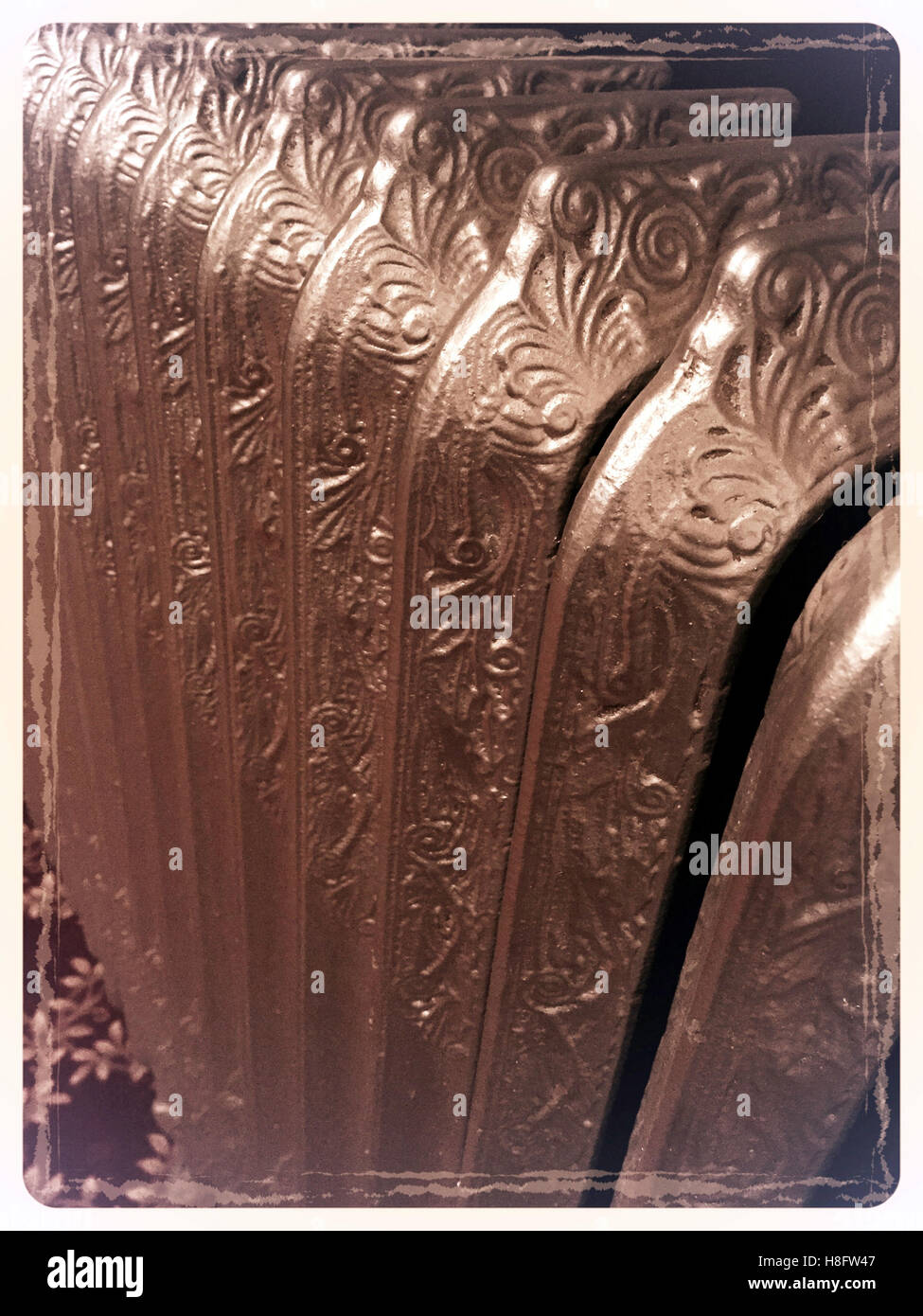 La décoration Vintage les lames du radiateur de près. Banque D'Images