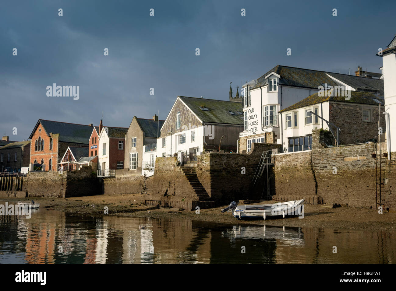 Fowey, petite ville sur la côte sud des Cornouailles Cornwall England UK Old Quay House Hotel Banque D'Images