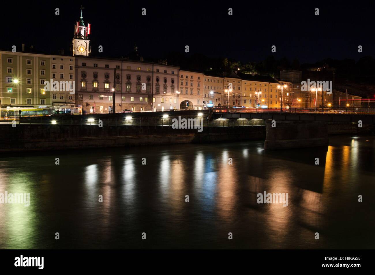 Vieille ville historique de Salzbourg par nuit Banque D'Images