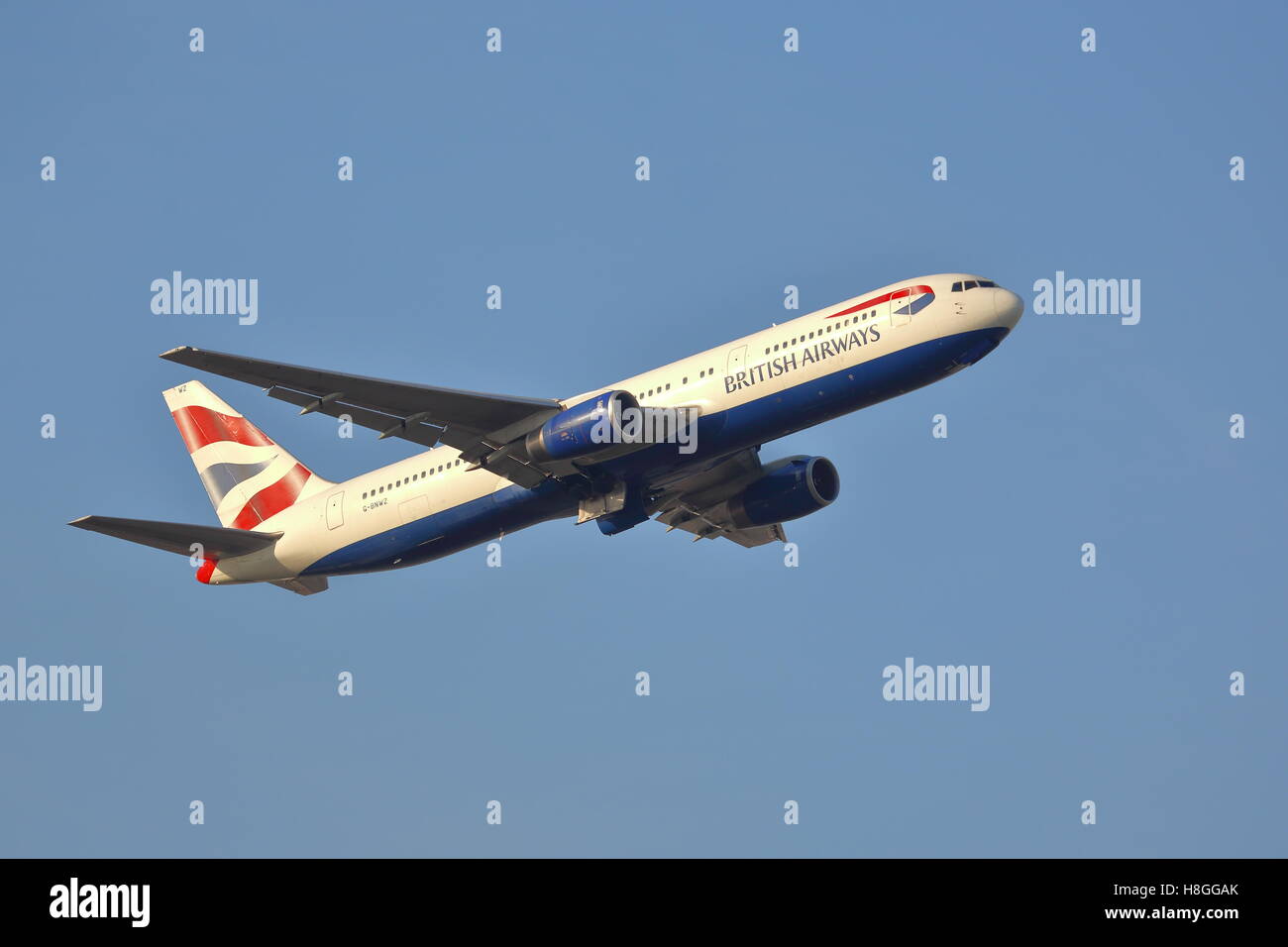British Airways Boeing 767-300ER B-BNWZ en partant de l'aéroport Heathrow de Londres, UK Banque D'Images
