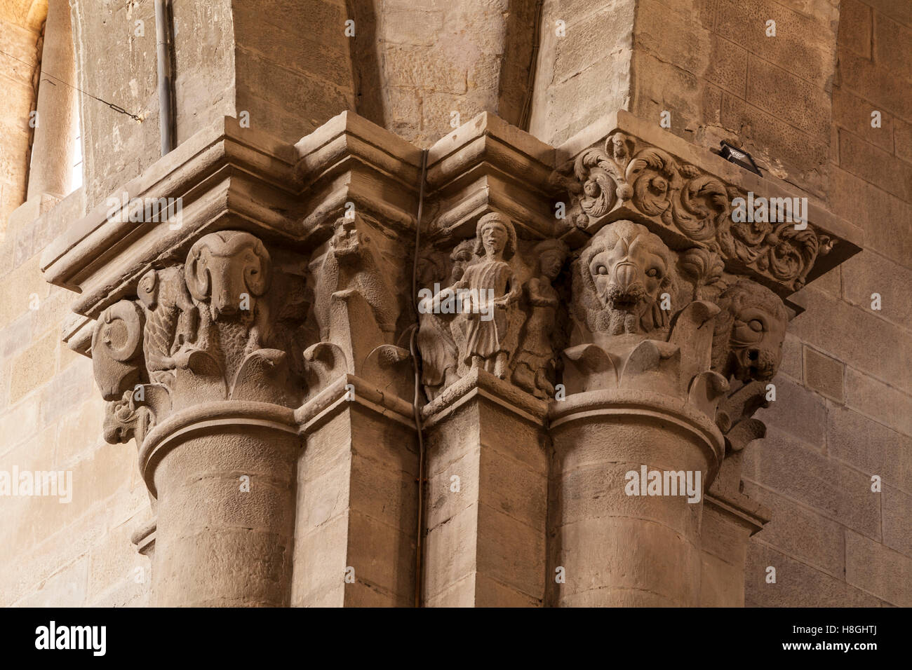 Sculptures sur une capitale à Santa Maria della Pieve. Banque D'Images