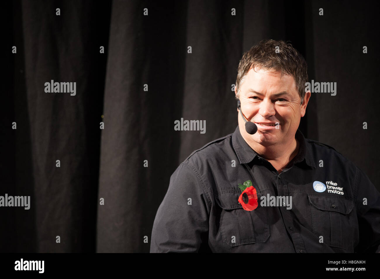 Birmingham, UK. 12 novembre, 2016. Classic Motor Show 2016 au NEC de Birmingham. Mike Brewer sur le stade Wheeler Dealer parler au public Crédit : Steven re/Alamy Live News Banque D'Images