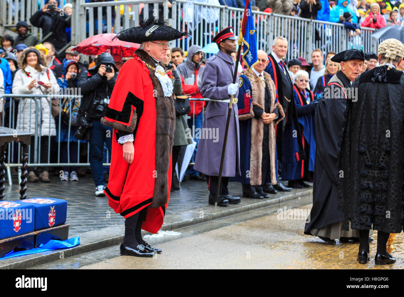 Ville de London, UK, 12 novembre 2016. Le nouveau maire de la ville de Londres, Andrew Parmley pendant le maire's Show 2016, qui comprend plus de 7 000 participants, 150 chevaux, des bandes, des véhicules et des voitures. Credit : Imageplotter News et Sports/Alamy Live News Banque D'Images