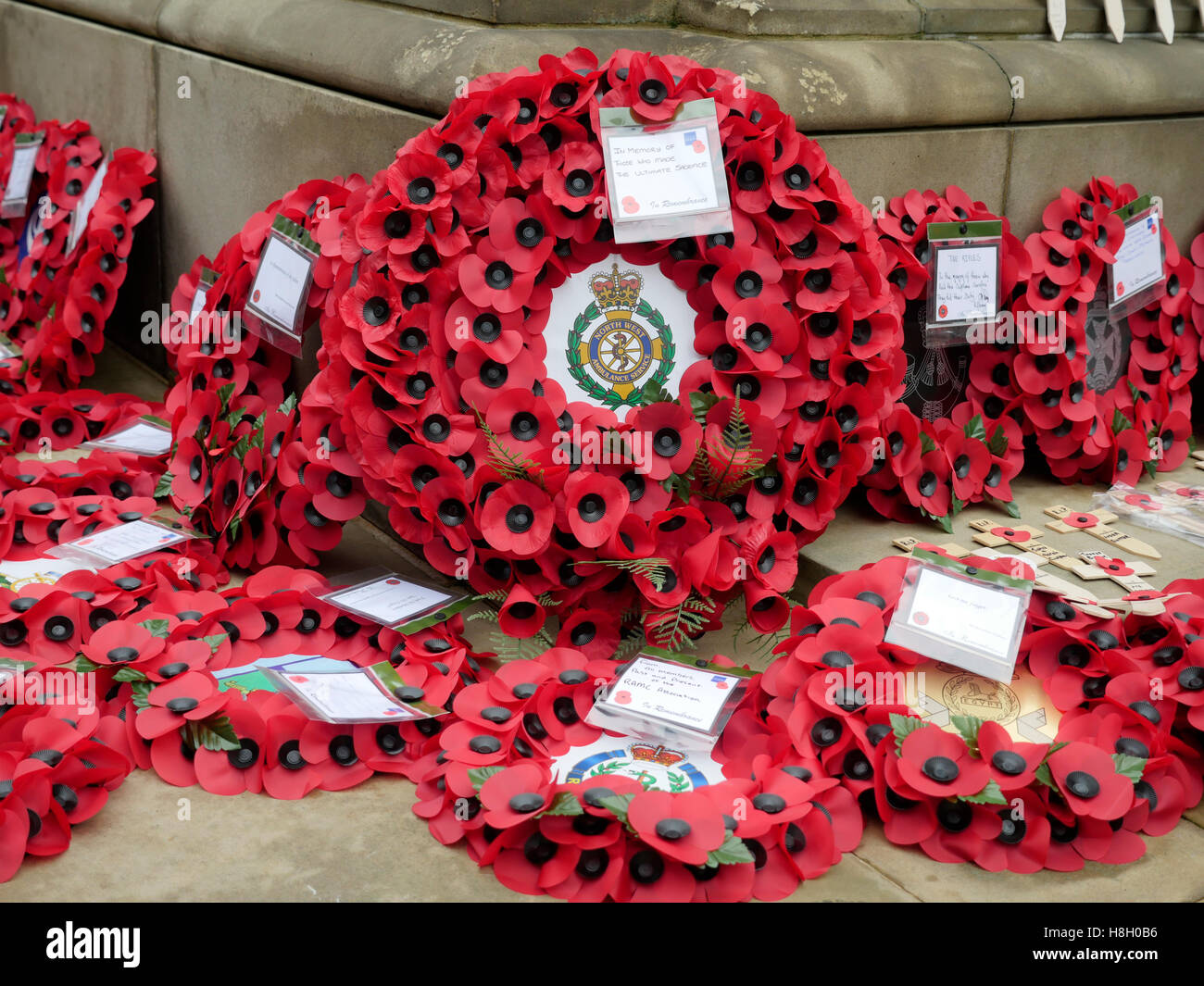 Liverpool, Royaume-Uni. 13Th Nov, 2016. Dimanche du souvenir à l'extérieur de Liverpool St Georges Hall Crédit : ALAN EDWARDS/Alamy Live News Banque D'Images
