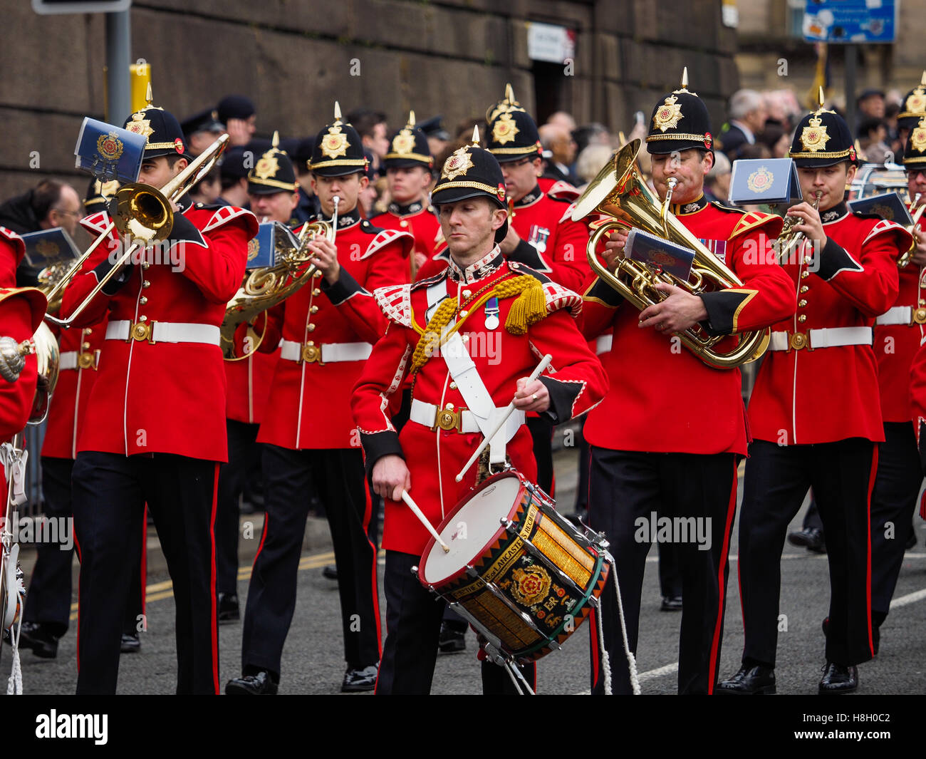 Liverpool, Royaume-Uni. 13Th Nov, 2016. Dimanche du souvenir à l'extérieur de Liverpool St Georges Hall Crédit : ALAN EDWARDS/Alamy Live News Banque D'Images