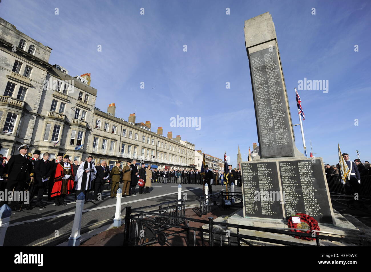 Weymouth, Dorset, UK. 13 novembre 2016. Dimanche du souvenir et de la parade à Weymouth War Memorial sur l'Esplanade dans le Dorset. Photo de Graham Hunt/Alamy Live News Banque D'Images