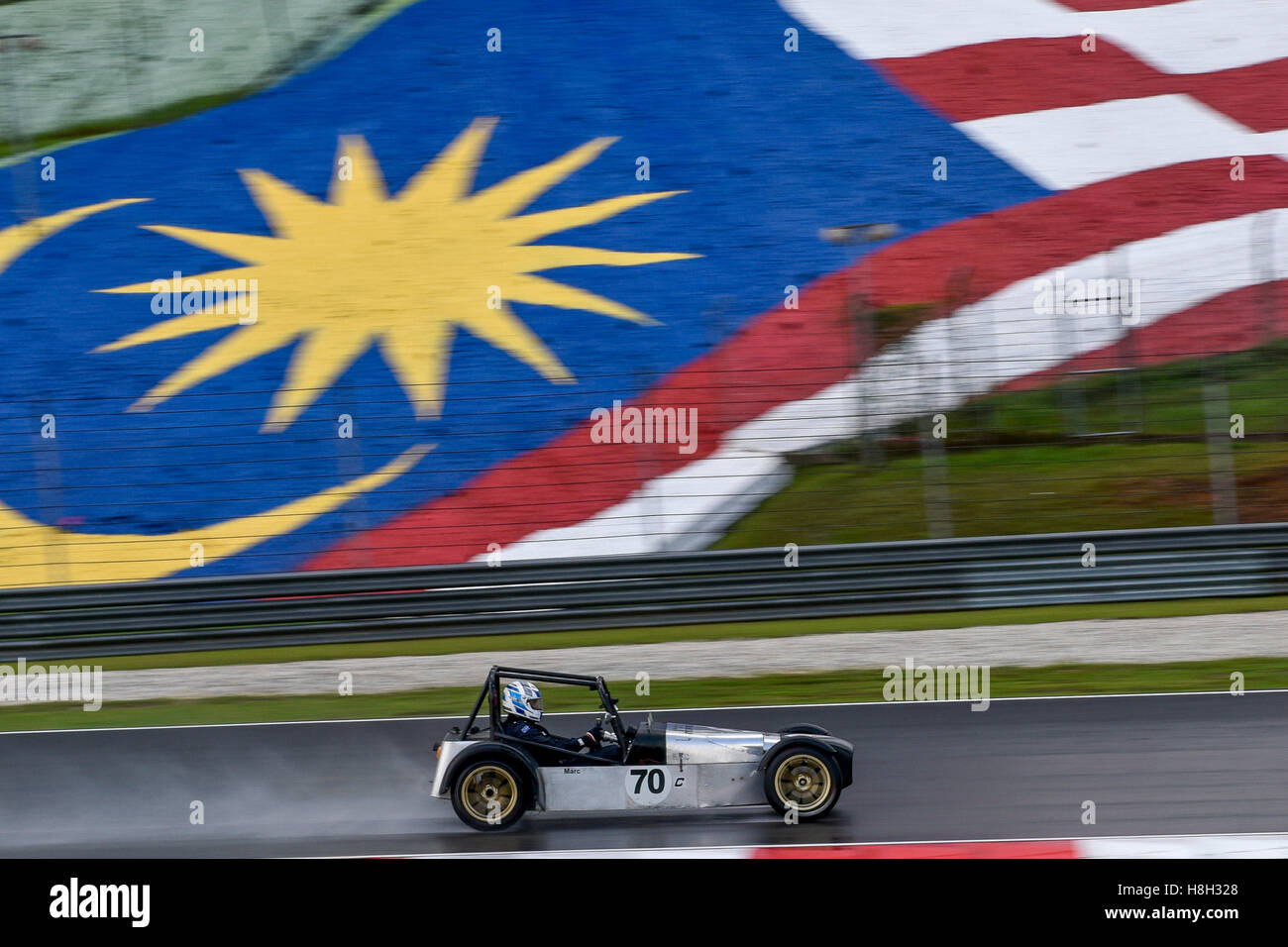 Marc Mezey la conduite (70) NEVES sur la voie lors de l'Asia Classic Car Défi au circuit Sepang le 12 novembre 2016 à Kuala Lumpur, Malaisie. Banque D'Images