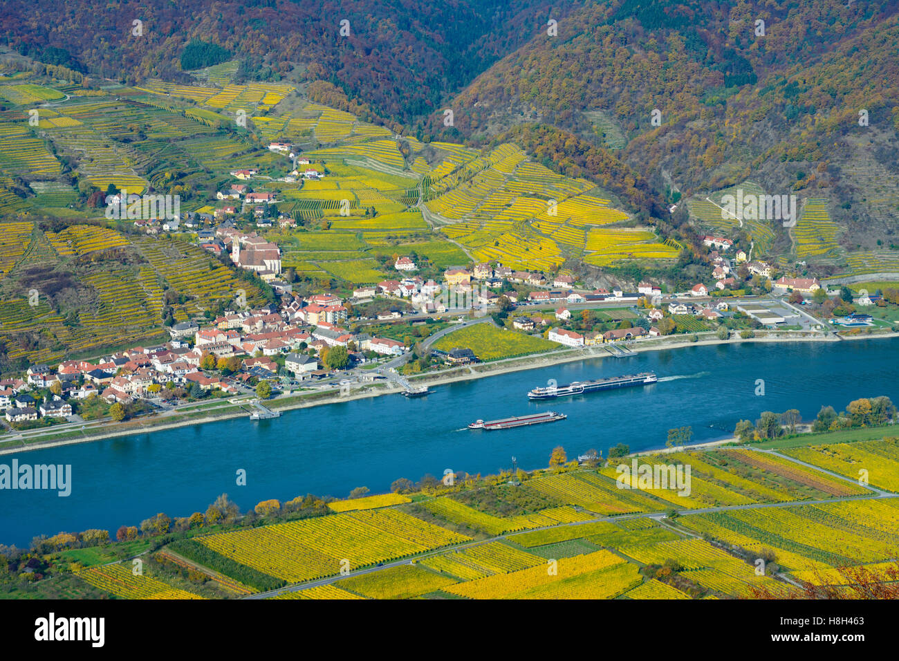 Spitz : vue de Spitz, Danube, vignobles de viewpoint Rote Wand, de navires, de Wachau, Niederösterreich, Autriche, Autriche Banque D'Images