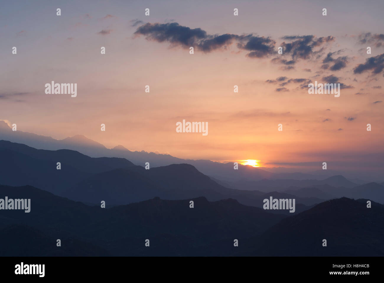 Le soleil du matin illumine l'Annapurna dans l'himalaya, Népal, Sarangkot Banque D'Images