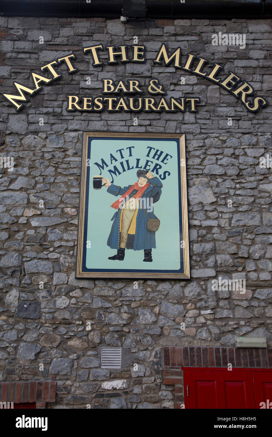 Matt les Miller Bar et Restaurant Sign, Kilkenny, Irlande Banque D'Images