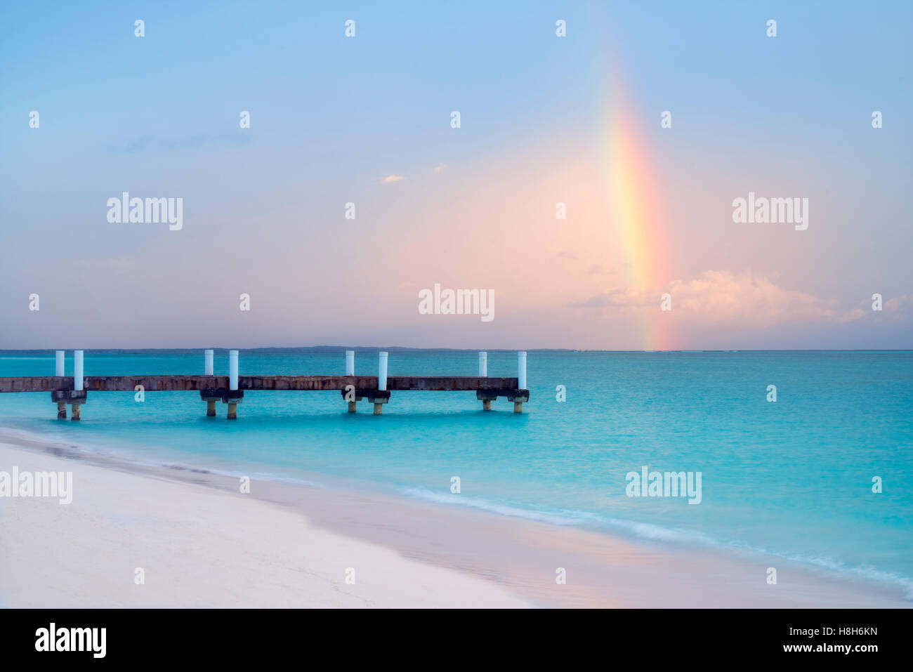 Rainbow Beach Pier et les Îles Turques et Caïques. Providenciales Banque D'Images