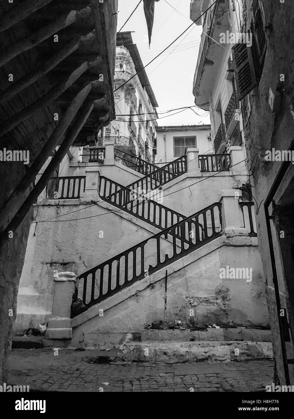 Une ancienne partie de l'ancienne ville de l'Algérie, appelé casbah(kasaba).vieille ville est de 122 mètres (400 ft) au-dessus de la mer. La casbah et les deux quais forment une trian Banque D'Images