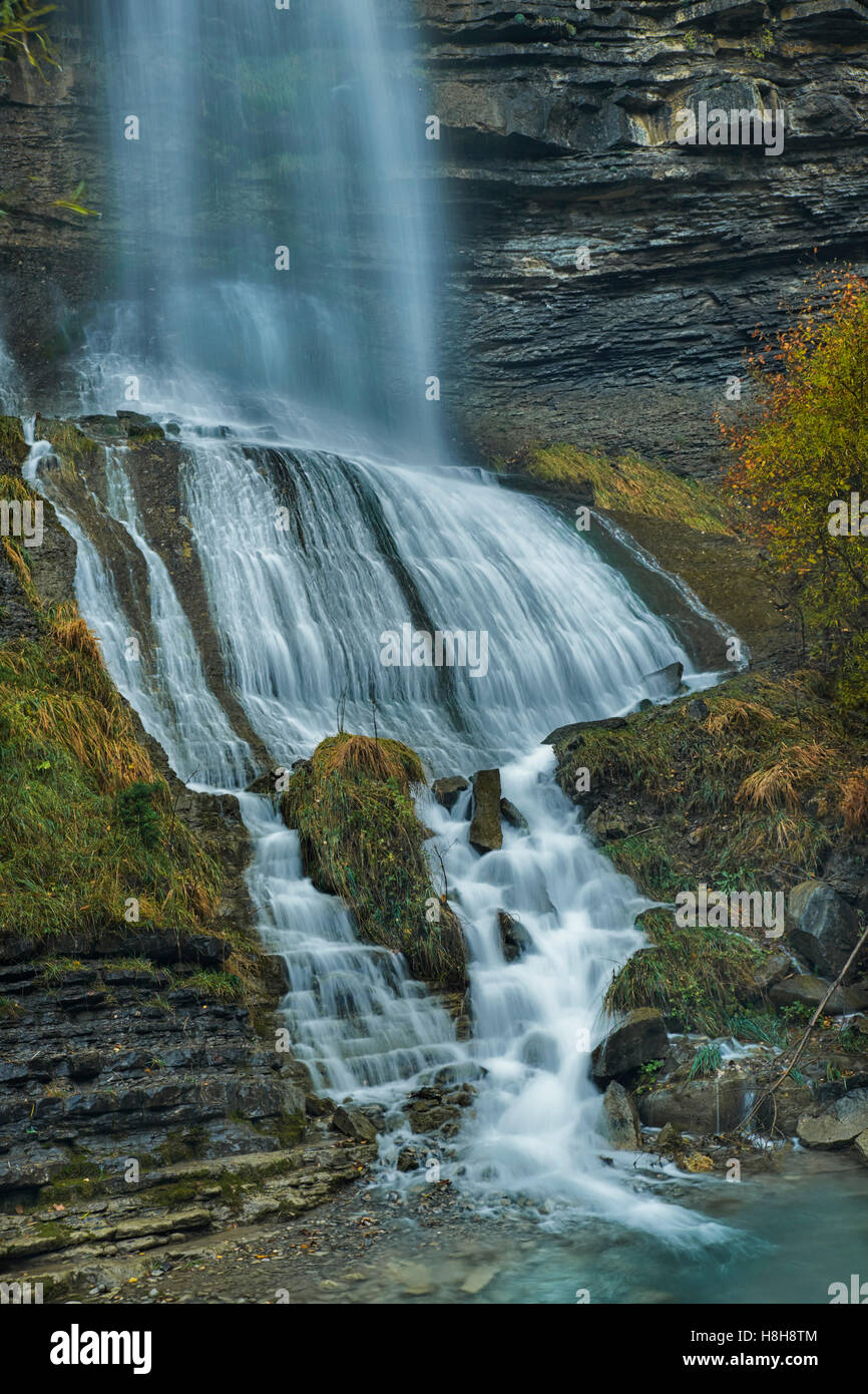 Sorrosal cascade à Broto.La province d'Huesca, Espagne. Banque D'Images