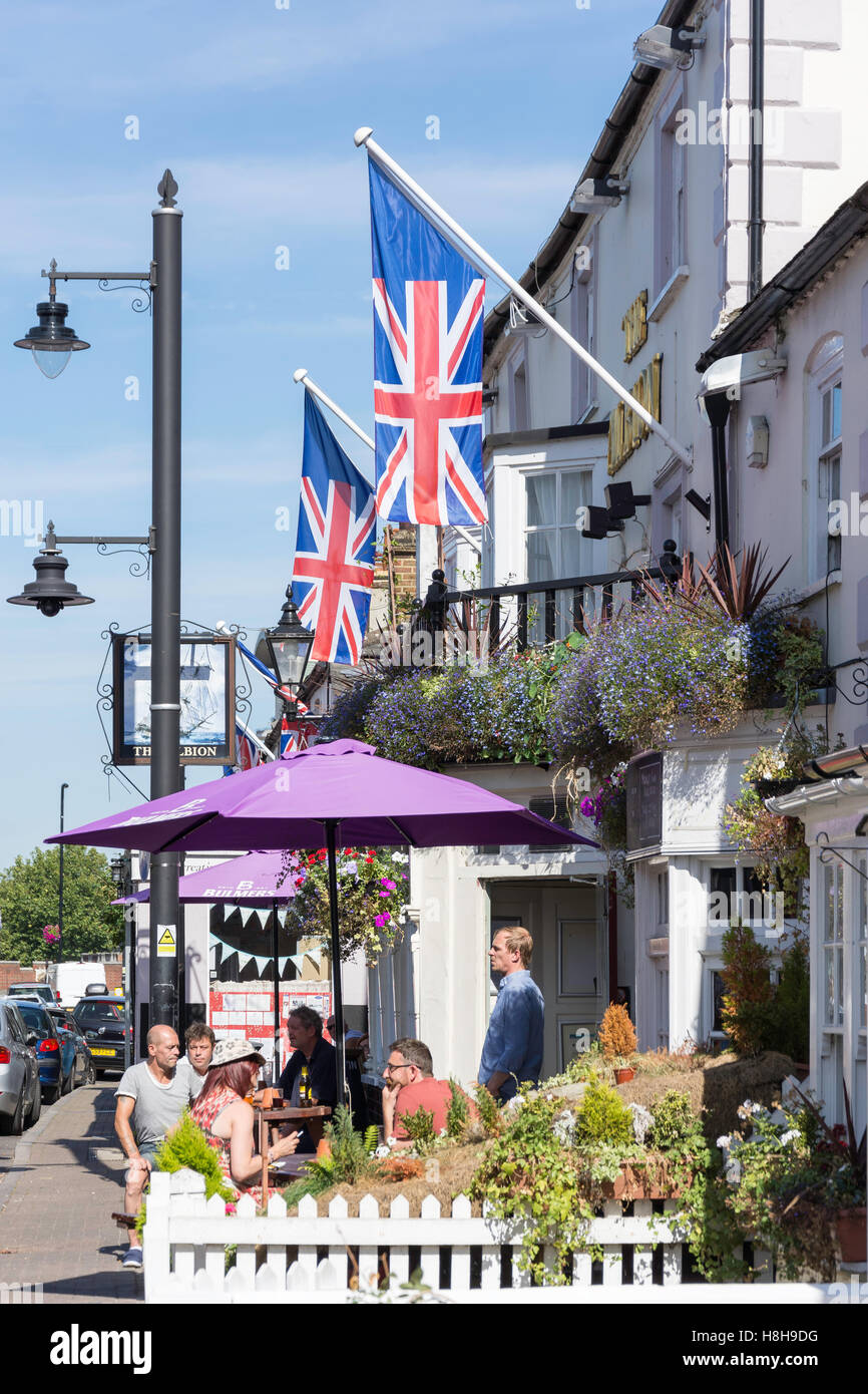 L'Albion Pub, Bridge Street, East Molesey, Surrey, Angleterre, Royaume-Uni Banque D'Images