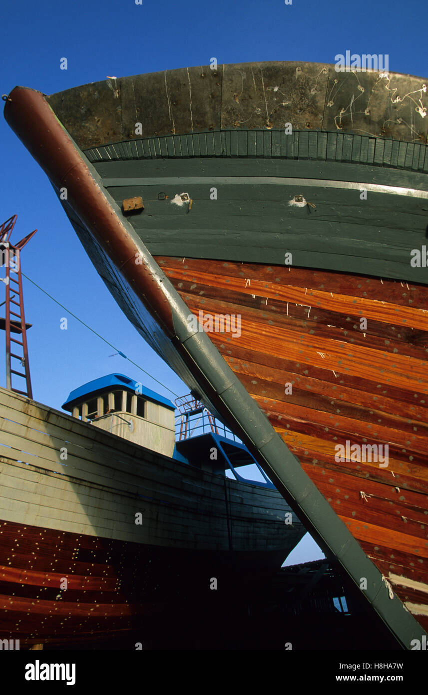 Trawler en construction dans le chantier naval d'Essaouira, Maroc, Afrique du Nord Banque D'Images