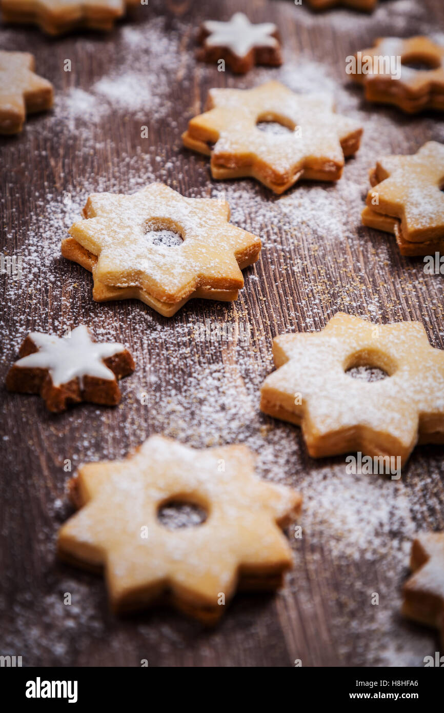 Des biscuits de Noël en forme d'étoile Banque D'Images