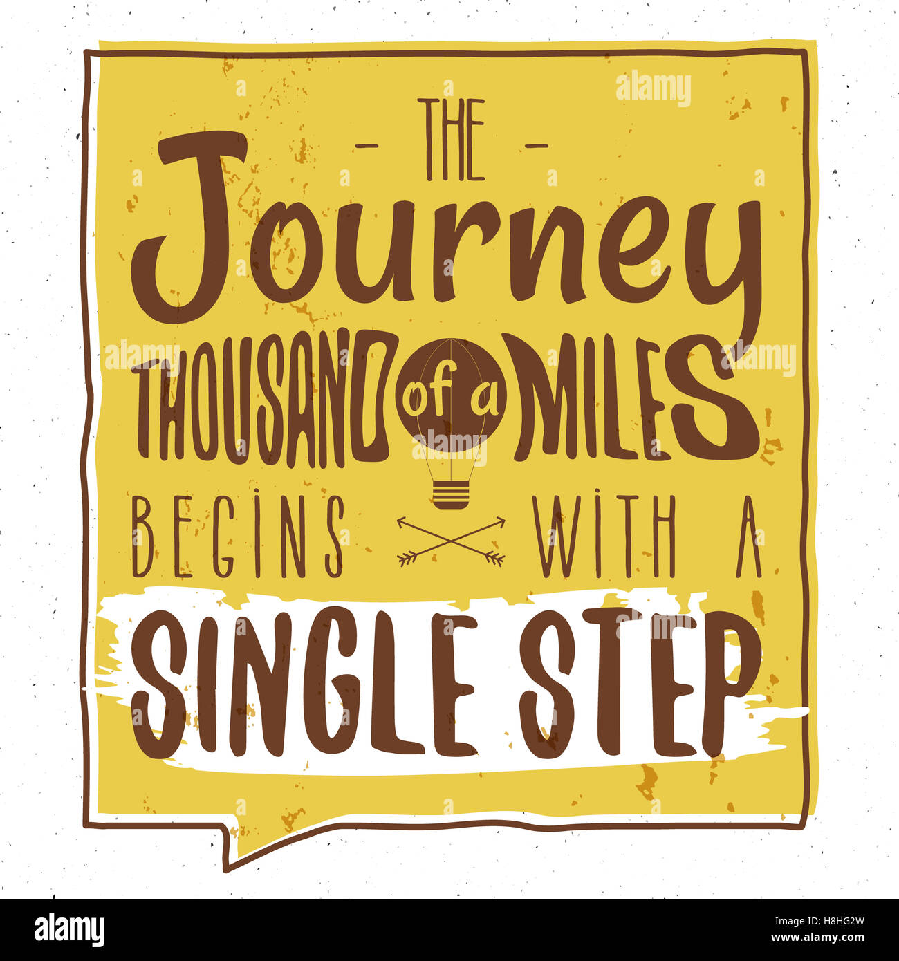 Typographie rétro Arrière-plan avec des fautes de devis - un voyage de mille kilomètres commence par un seul pas. design. Lettrage dessiné à la main avec des flèches de l'affiche, sunburst. Formulaire de devis isolés Banque D'Images