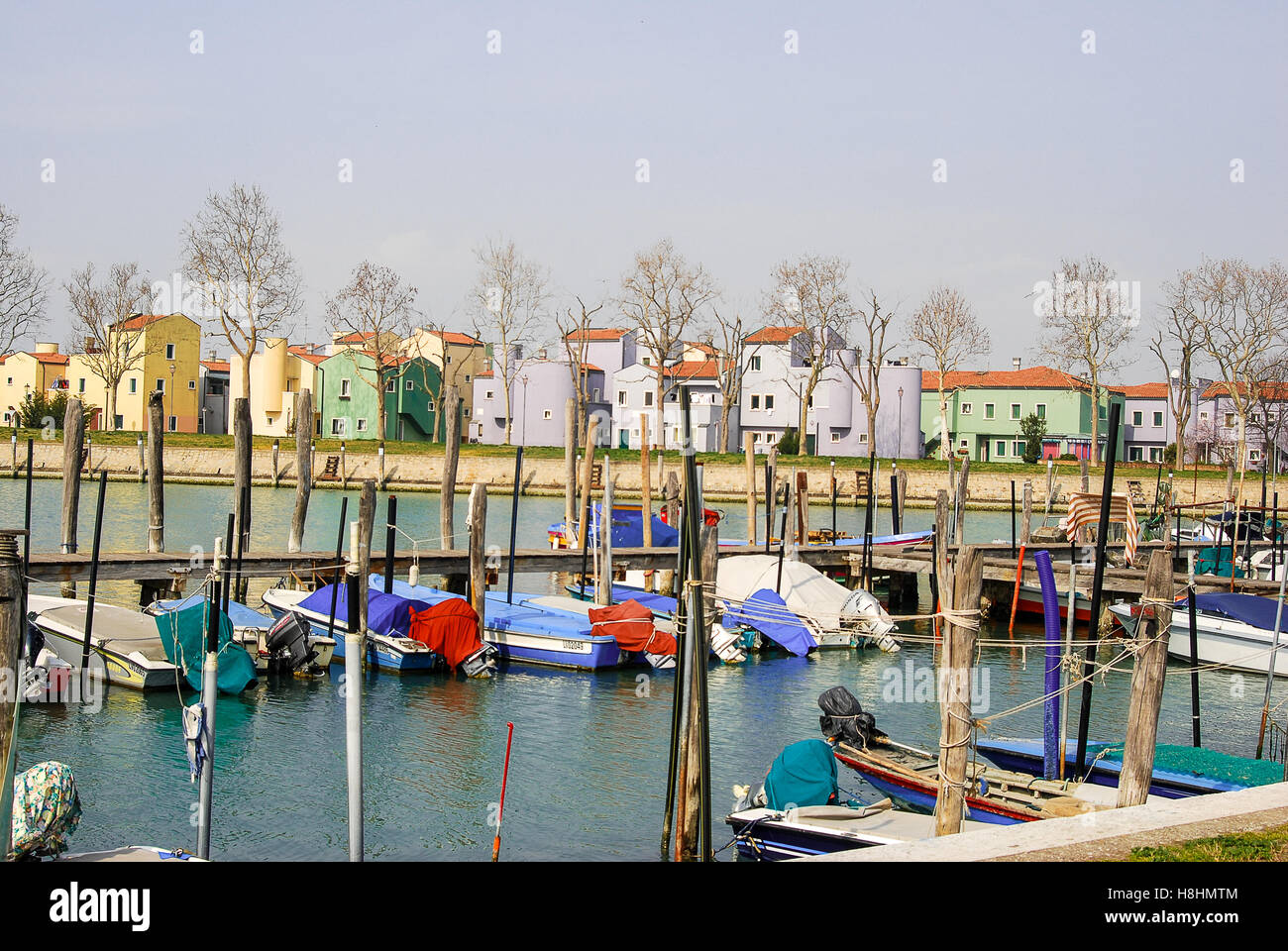 Bateaux, couvert amarrés sur l'île de Burano Italie Banque D'Images