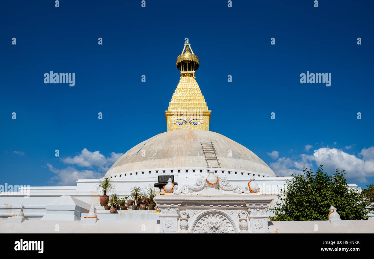 Stupa Boudhanath à Katmandou, au Népal. Le dessus a été reconstruit depuis 2015 tremblement de terre au Népal. Banque D'Images