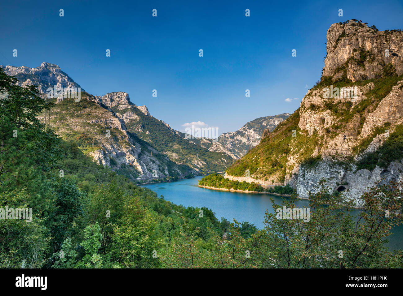 Grabovica Lake dans le canyon de la rivière Neretva, Cvrsnica, massif des Alpes dinariques, Bosnie-Herzégovine Banque D'Images