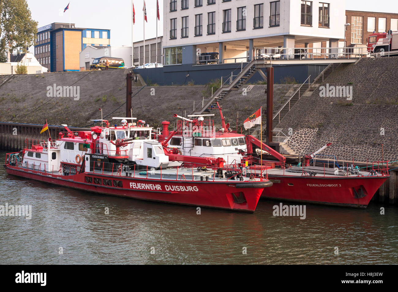 L'Allemagne, la région de la Ruhr, Duisburg, fire bateaux au port. Banque D'Images