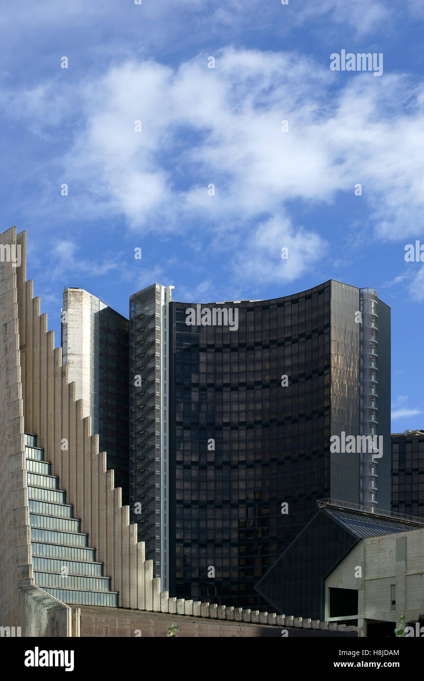 Centro Direzionale Naples. centre d'affaires moderne conçu par l'architecte japonais Kenzo Tange, à Naples, en Italie. Banque D'Images