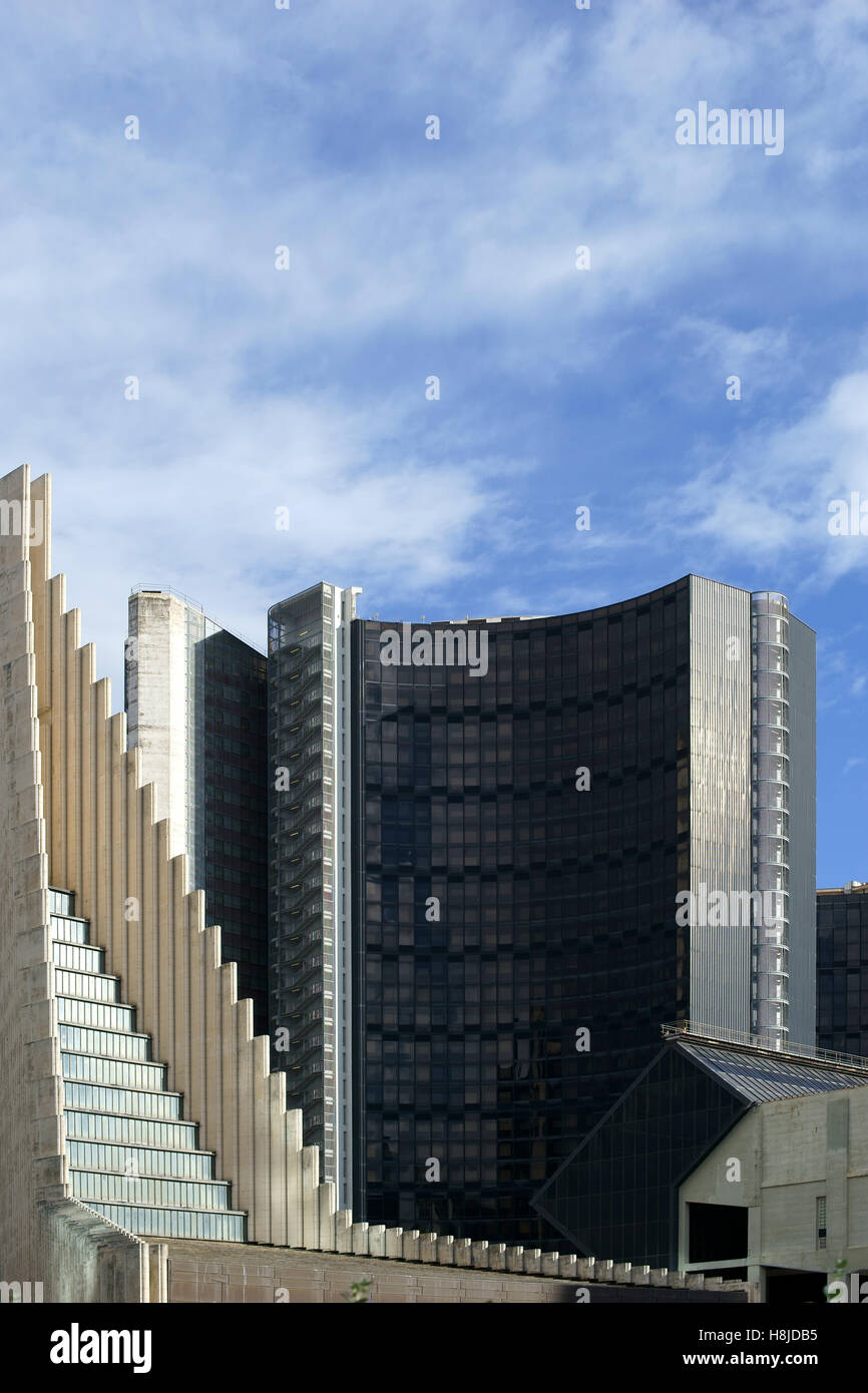 Centro Direzionale Naples. centre d'affaires moderne conçu par l'architecte japonais Kenzo Tange, à Naples, en Italie. Banque D'Images