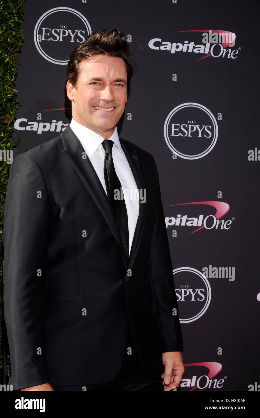 Acteur Jon Hamm assiste à l'ESPY awards 2013 dans Nokia Theatre L.A. Vivre le 17 juillet 2013 à Los Angeles, Californie. Banque D'Images