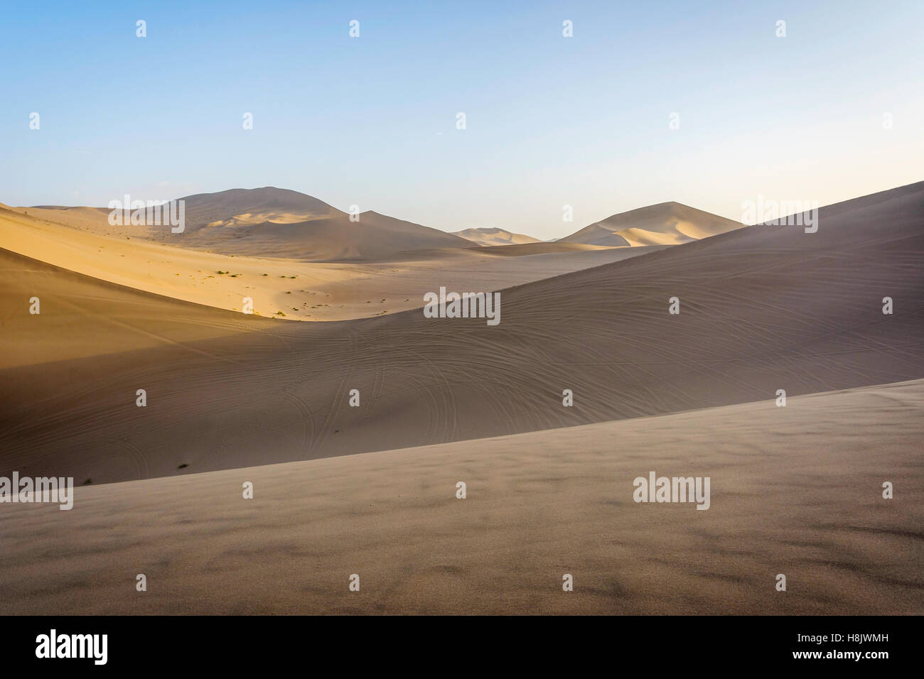 Dunes de sable coloré en désert de Gobi au coucher du soleil, Nanjing, Chine Banque D'Images