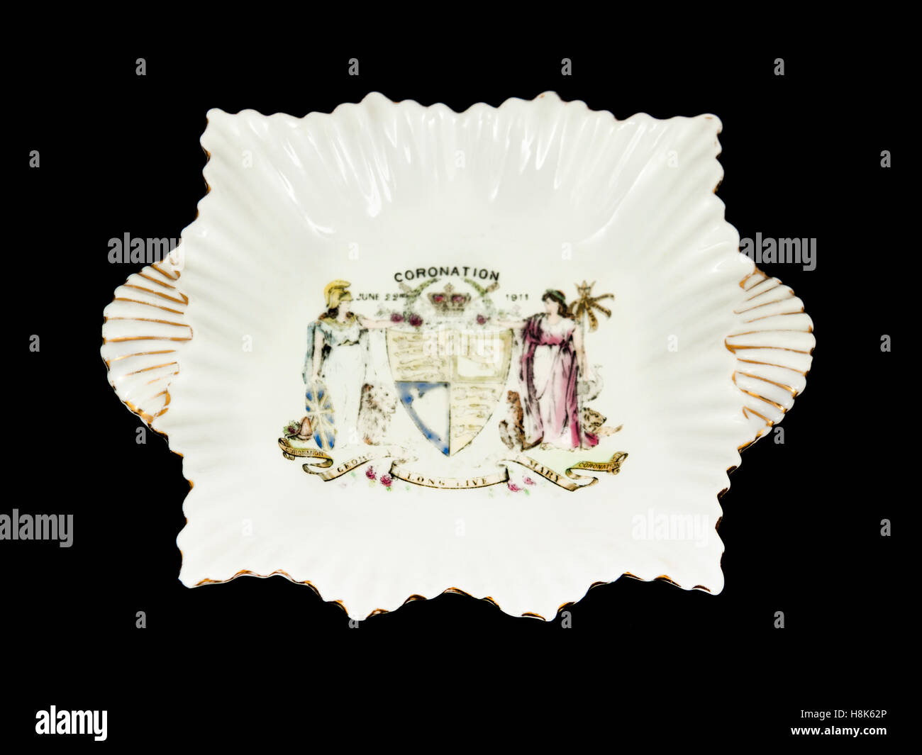 Céramique fine plaque de couronnement par Shelley (Fin Folley) pour commémorer le couronnement du roi George V le 22 juin 1911 Banque D'Images
