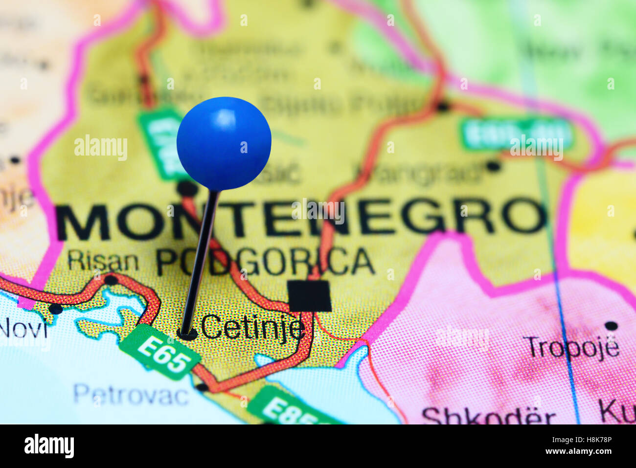 Cetinje épinglée sur une carte du Monténégro Banque D'Images