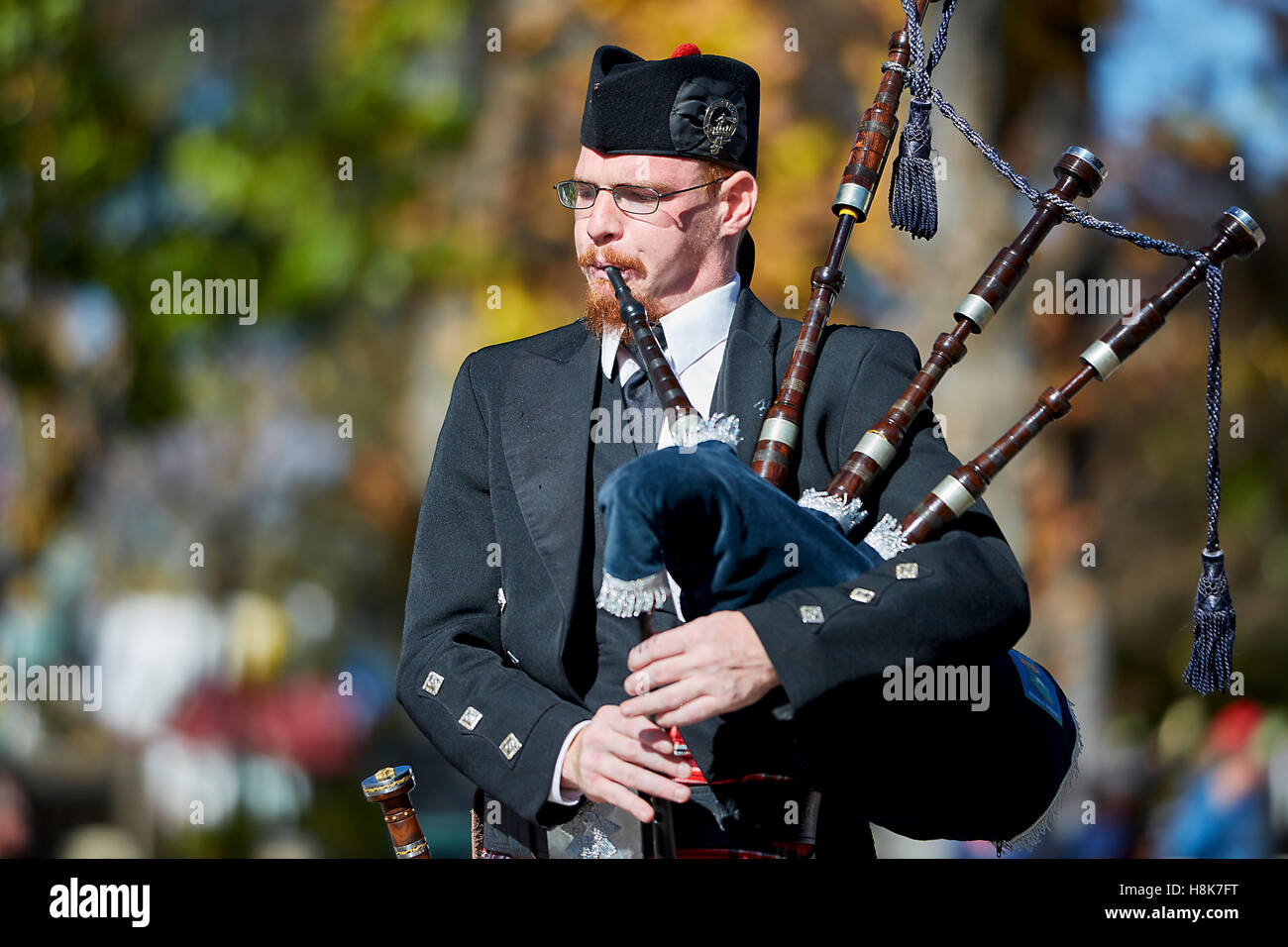 Prescott, AZ, USA - 10 novembre 2016 : l'homme en uniforme avec cornemuses au Veterans Day Parade à Prescott, Arizona, USA. Banque D'Images