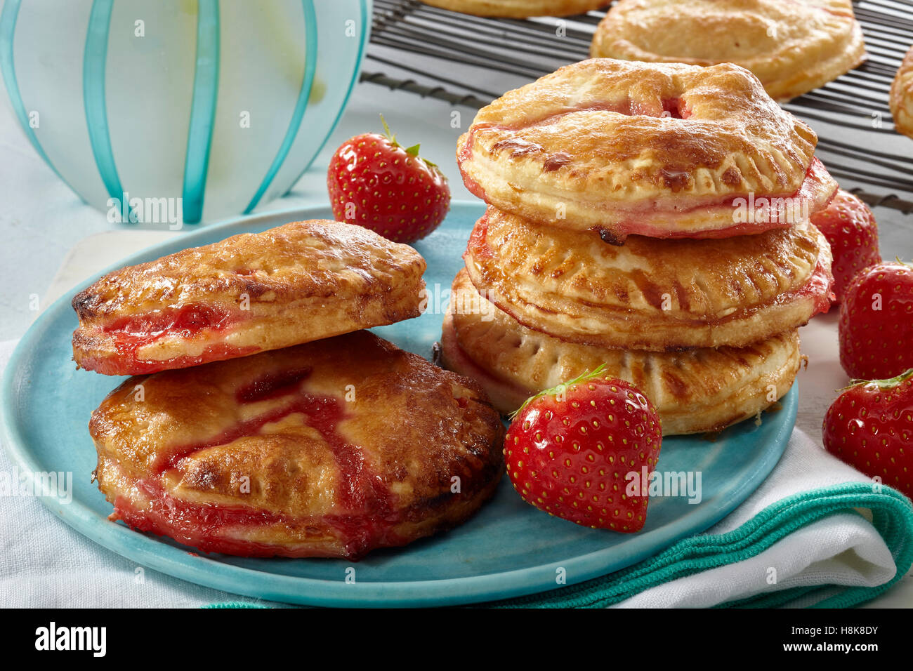 Mini tartes aux fraises part Banque D'Images