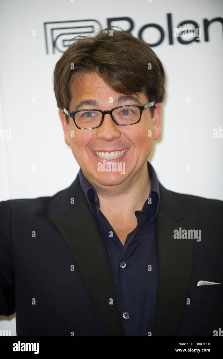 Londres, Royaume-Uni. 14 novembre, 2016. Michael MCINTYRE assiste à la Soirée d'ouverture de "l'école de Rock La comédie musicale" au nouveau théâtre de Drury Lane de Londres, le 14 novembre 2016 à Londres, en Angleterre. Crédit : Gary Mitchell/Alamy Live News Banque D'Images