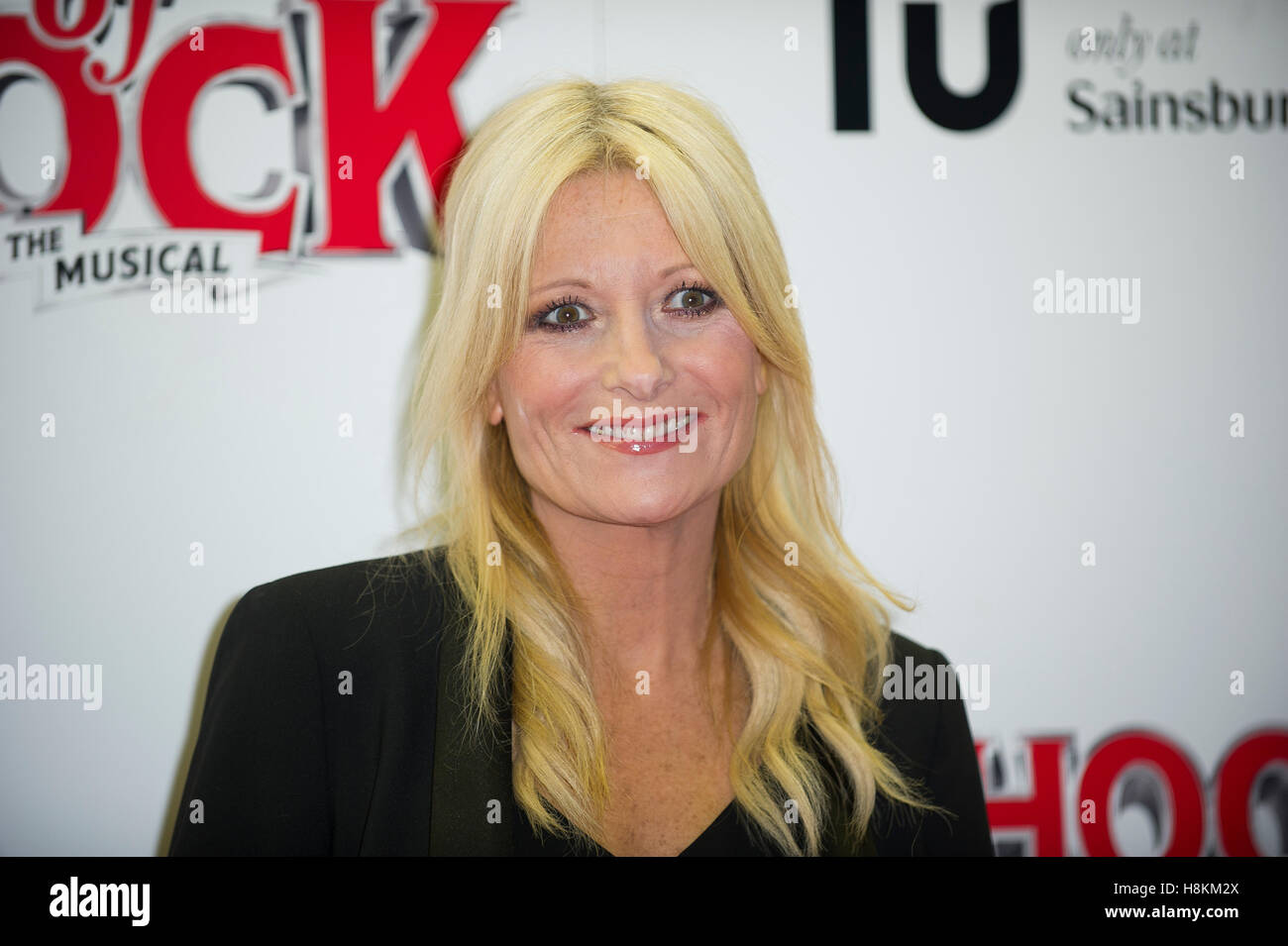 Londres, Royaume-Uni. 14 novembre, 2016. Gabby Logan assiste à la Soirée d'ouverture de "l'école de Rock La comédie musicale" au nouveau théâtre de Drury Lane de Londres, le 14 novembre 2016 à Londres, en Angleterre. Crédit : Gary Mitchell/Alamy Live News Banque D'Images