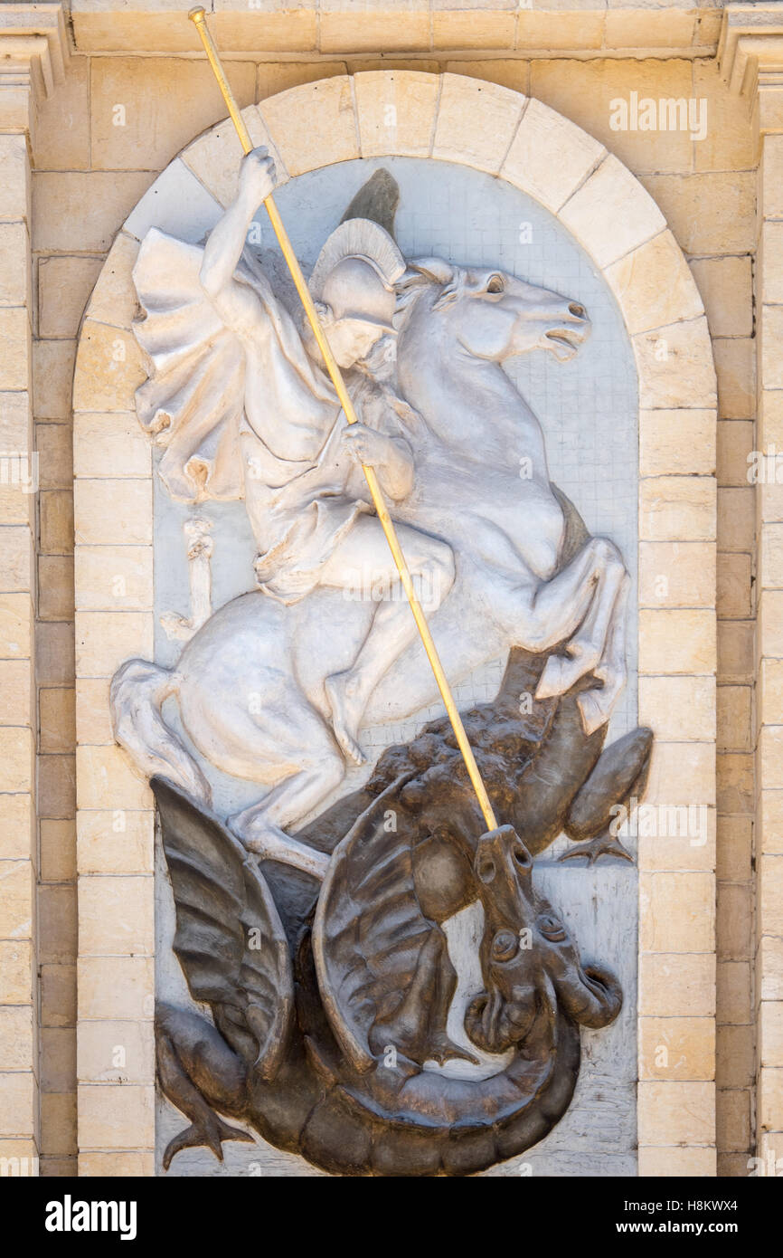 Le Caire, Égypte. Relief de Saint Georges terrassant le dragon sur un mur de l'église grecque orthodoxe et monastère de Saint George (Mari G Banque D'Images