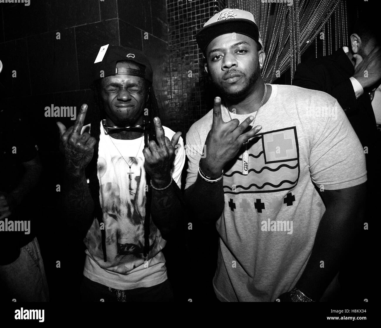 Le rappeur Lil Wayne et Mack Maine portrait au Palms extérieure au Palms Casino Resort de Diddy's post lutte Floyd Mayweather gagner Canelo Alvarez le 14 septembre 2013 à Las Vegas, Nevada. Altérées (noir et blanc) Banque D'Images Le rappeur Lil Wayne et Mack Maine portrait au Palms extérieure au Palms Casino Resort de Diddy's post lutte Floyd Mayweather gagner Canelo Alvarez le 14 septembre 2013 à Las Vegas, Nevada. Altérées (noir et blanc) Banque D'Images
