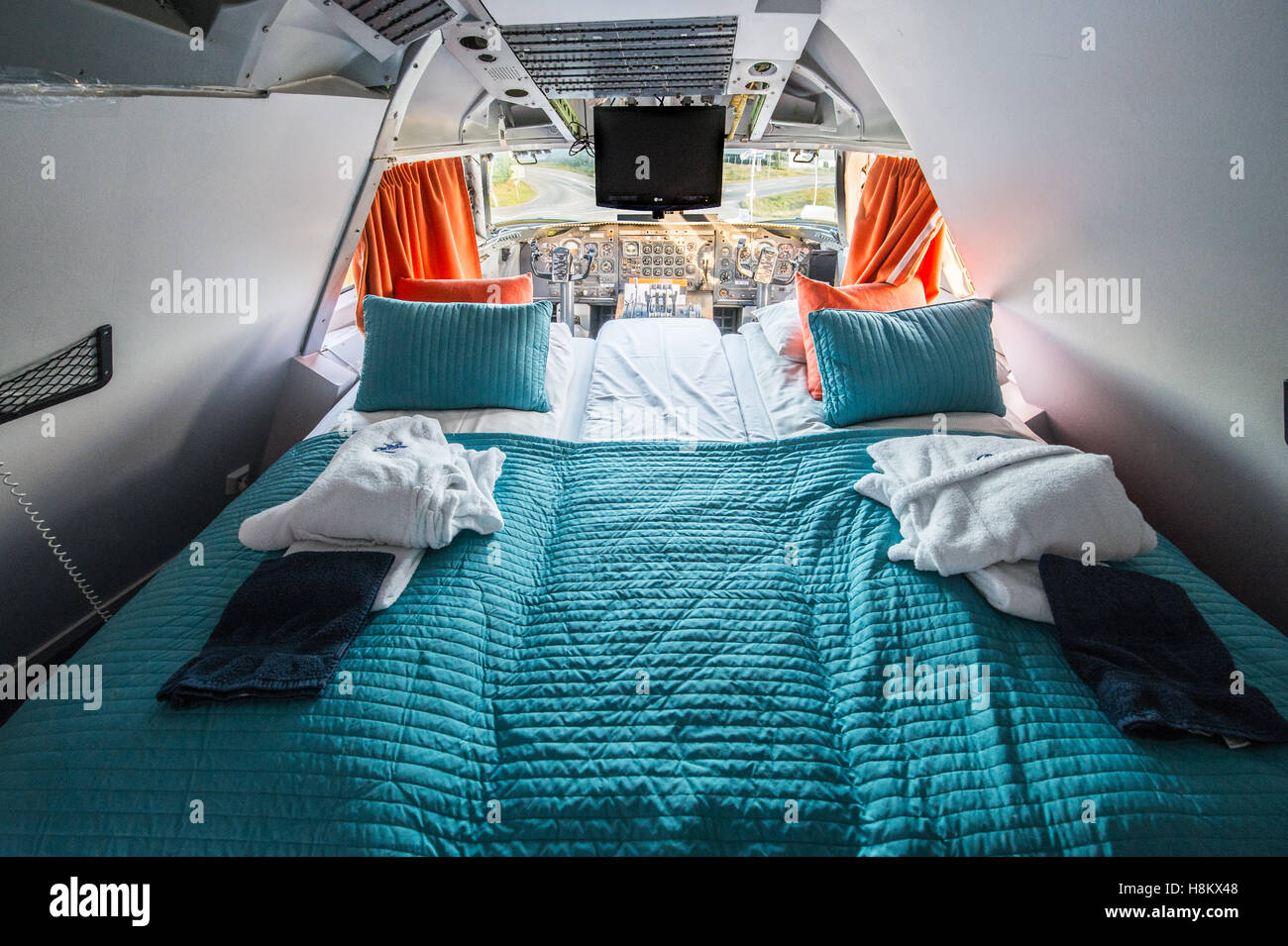 Stockholm Arlanda, Suède, - le poste de pilotage à la chambre séjour Jumbo (Jumbohostel), une auberge de jeunesse qui est un ancien avion de Boeing 747. Banque D'Images