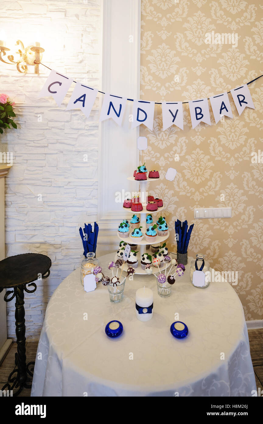 Joliment décorées candy bar pour les enfants Banque D'Images